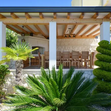 Vrania Apartment