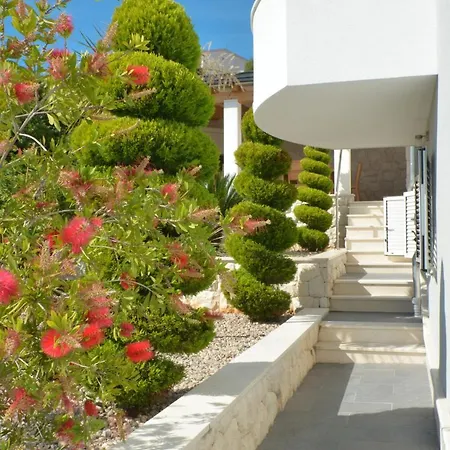 Vrania Apartment *