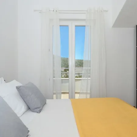 Vrania 希杰·弗朗吉卡